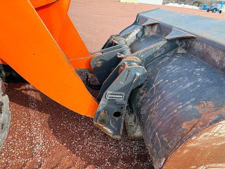 2017-doosan-dl220-5-image-29