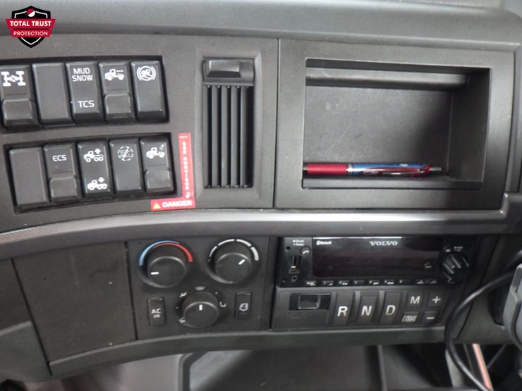 2024-volvo-vnl-300-image-17