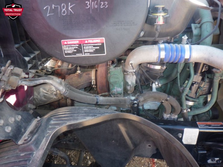 2022-volvo-vnl-300-image-21