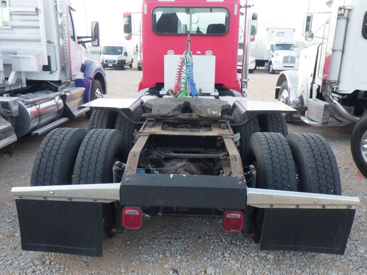 2002-peterbilt-385-image-8