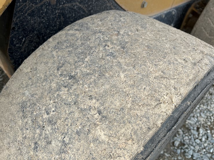 caterpillar-252b-image-45