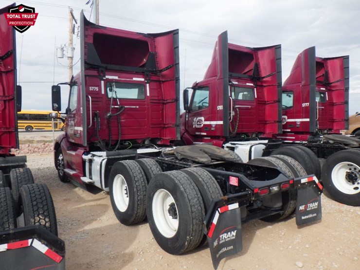 2024-volvo-vnl-300-image-12