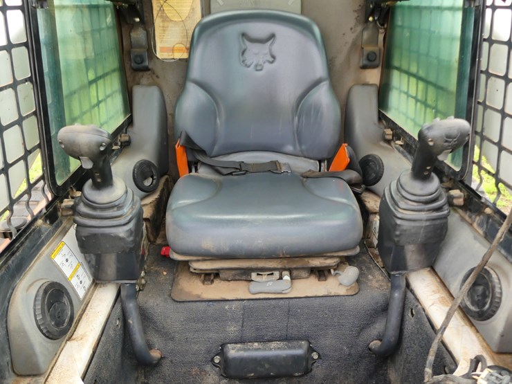 2008-bobcat-t300-image-12