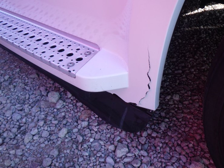 2021-freightliner-cascadia-126-image-4