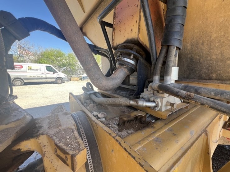 2010-caterpillar-740b-image-15