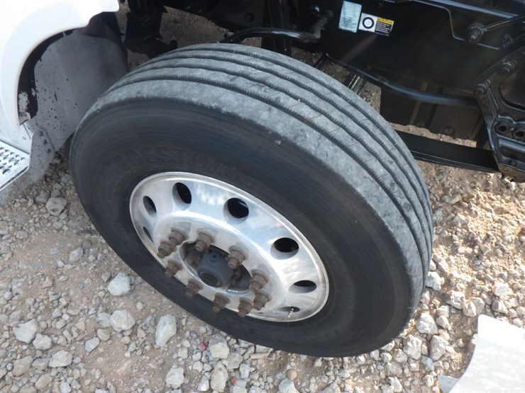 2018-peterbilt-579-image-22