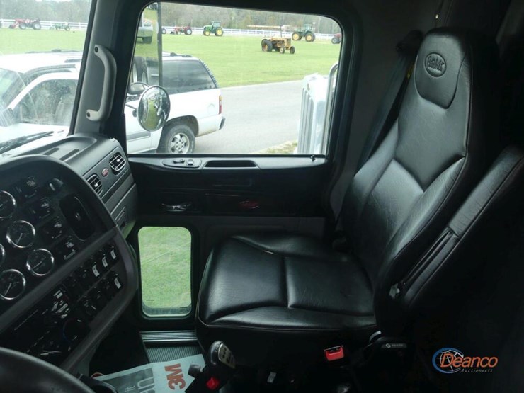 2021-peterbilt-389-image-14