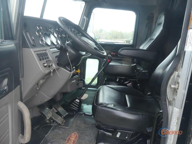 2021-peterbilt-389-image-14