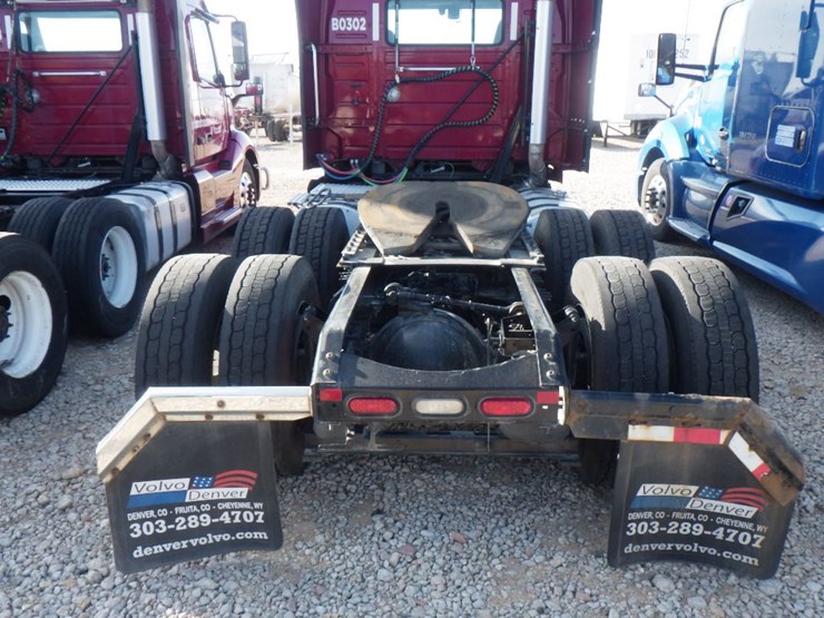 2021-volvo-vnl-300-image-8