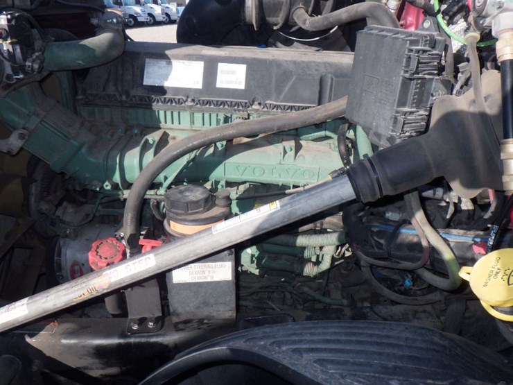 2020-volvo-vnl-760-image-24