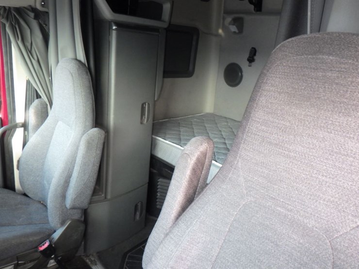 2019-volvo-vnl-760-image-23