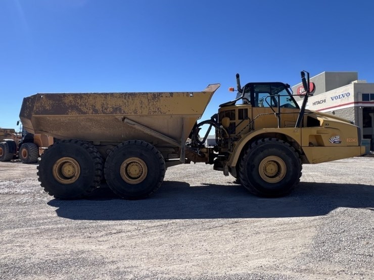 2013-caterpillar-740b-image-6