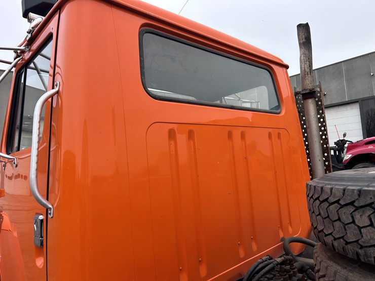 1992-international-4900-image-30