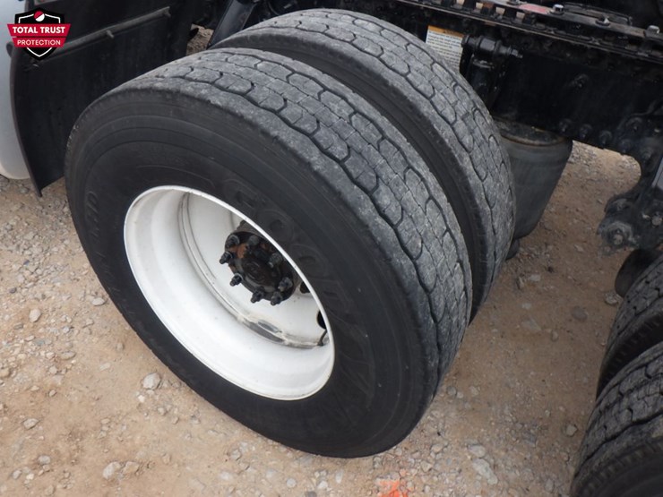 2023-volvo-vnl-300-image-13