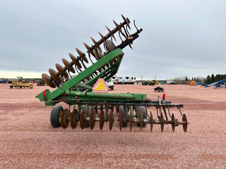 john-deere-235-image-3