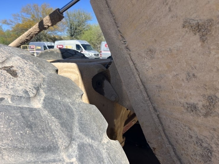 2010-caterpillar-740b-image-43