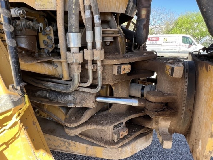 2013-caterpillar-740b-image-11