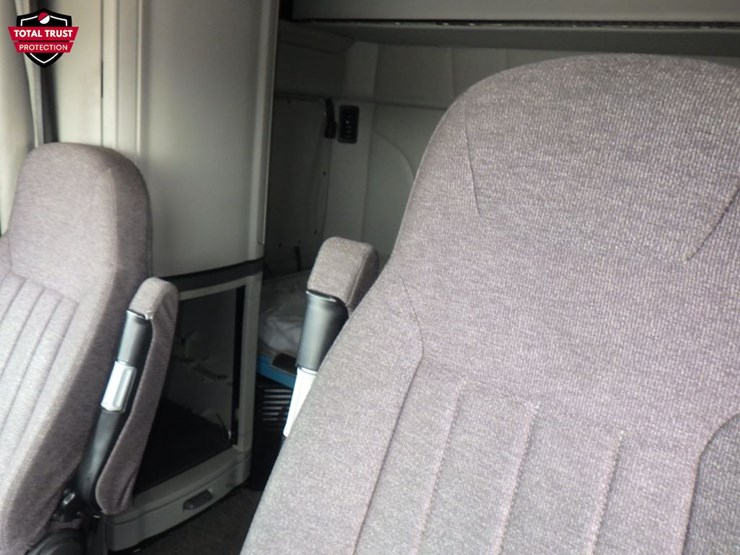 2022-peterbilt-579-image-21