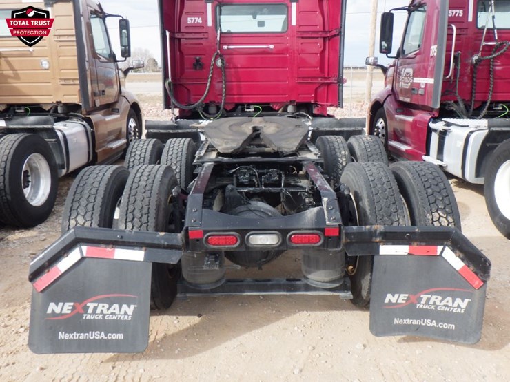 2024-volvo-vnl-300-image-8