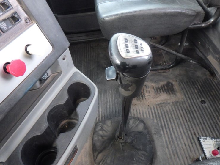 2014-freightliner-coronado-image-19