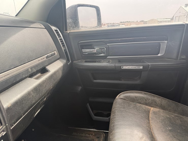 2015-dodge-1500-image-19