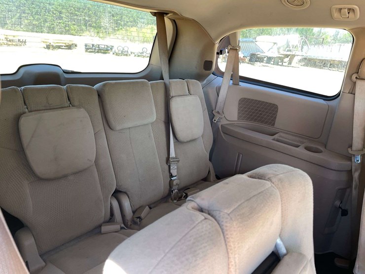 2014-dodge-grand-caravan-image-17