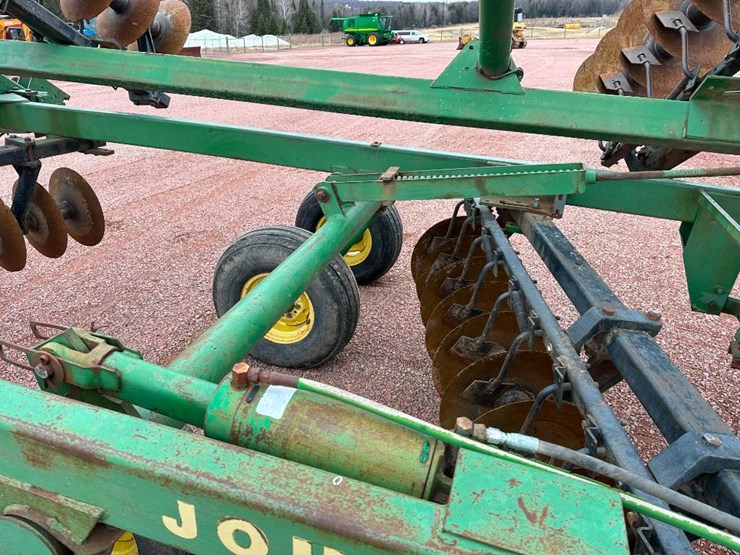 john-deere-235-image-23