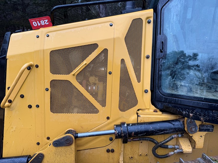 2023-caterpillar-d1-image-19