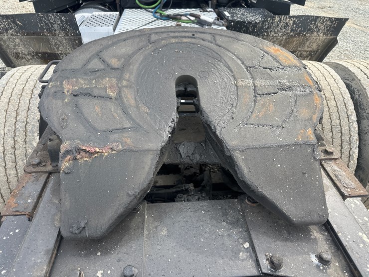 2020-kenworth-t680-image-30