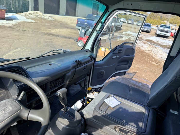 2001-isuzu-npr-image-39