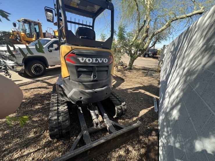 2022-volvo-ecr25d-image-4