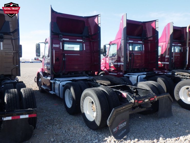 2022-volvo-vnl-300-image-9