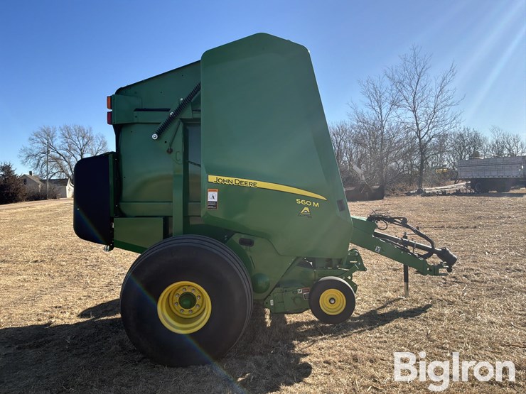 2023-john-deere-560m-image-4