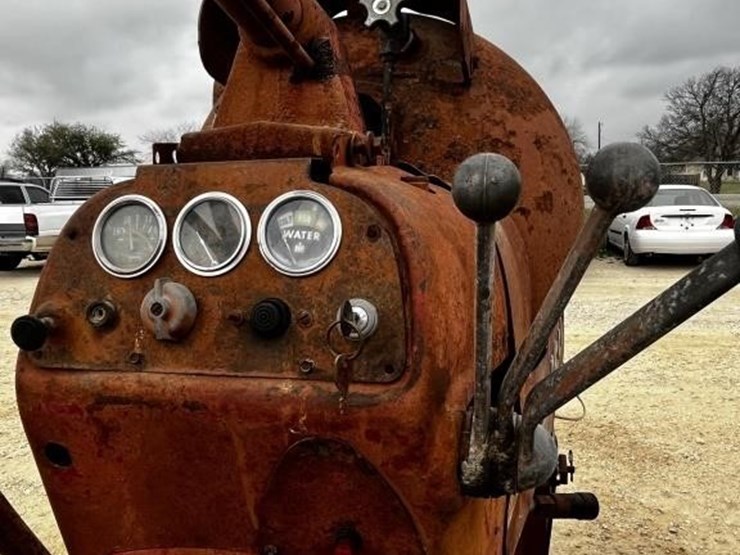 l2---farmall-350-l.p.-gas-image-12