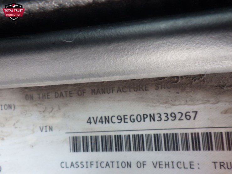 2023-volvo-vnl-300-image-17