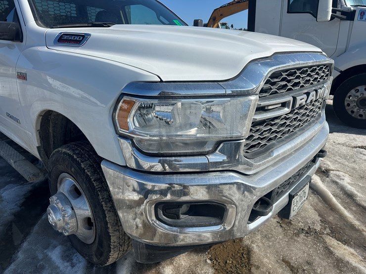 2020-dodge-3500-image-11