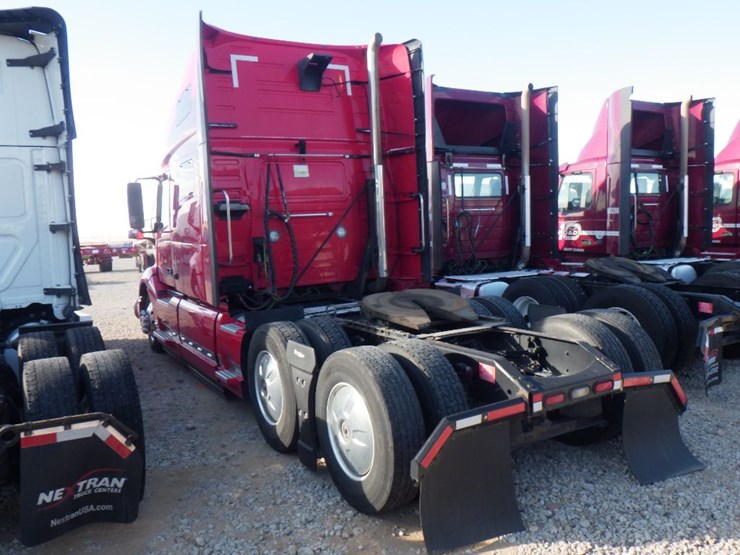 2021-volvo-vnl-760-image-10