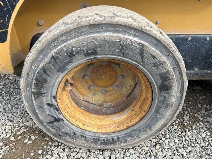 caterpillar-252b-image-40