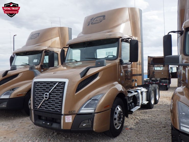 2022-volvo-vnl-300-image-1