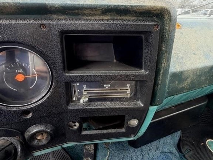 l2---1974-gmc-6500-grain-truck-image-14