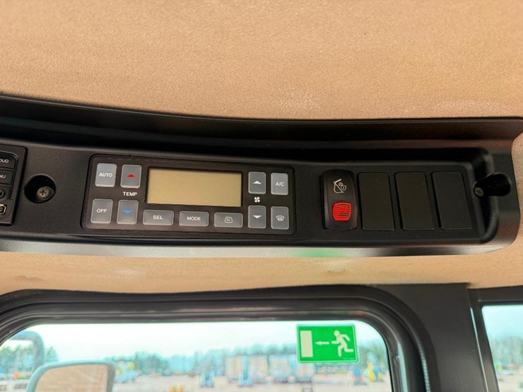 2017-doosan-dl220-5-image-64