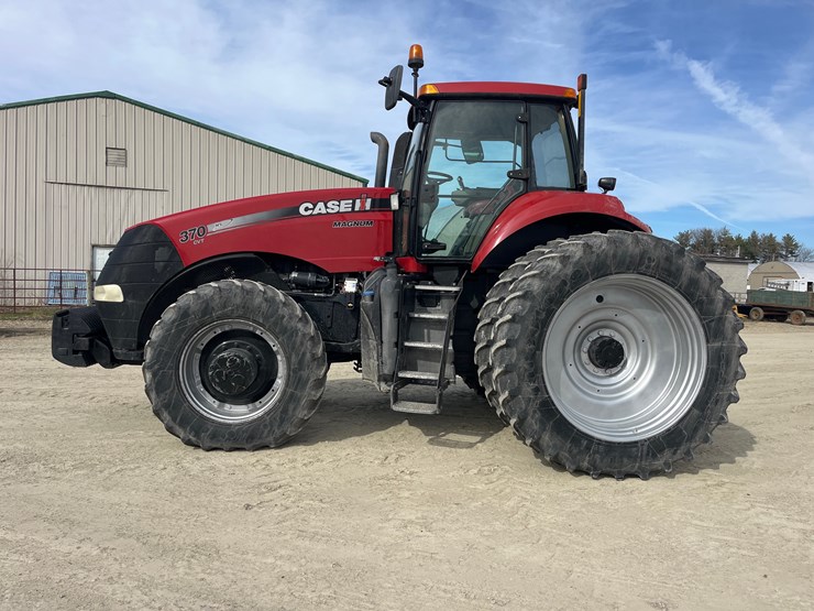 case-ih-magnum-370-cvt-image-2