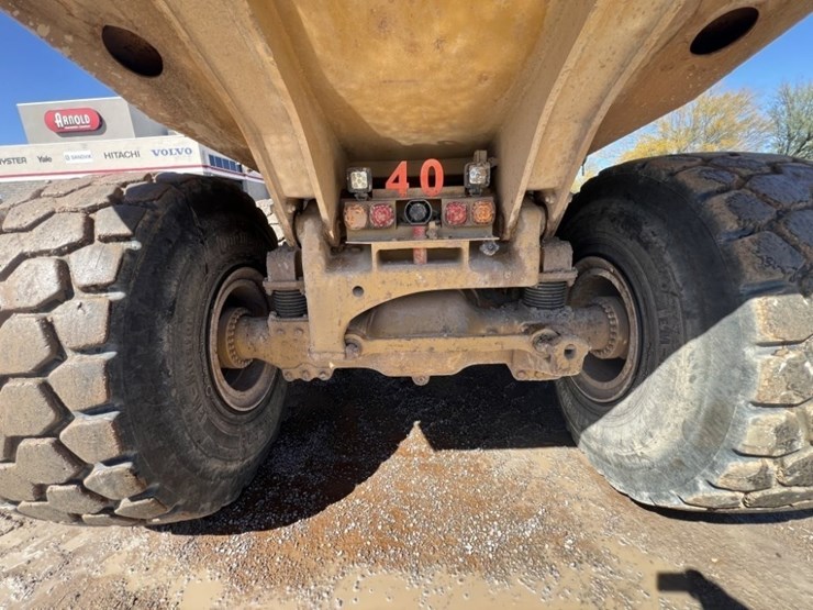 2013-caterpillar-740b-image-19