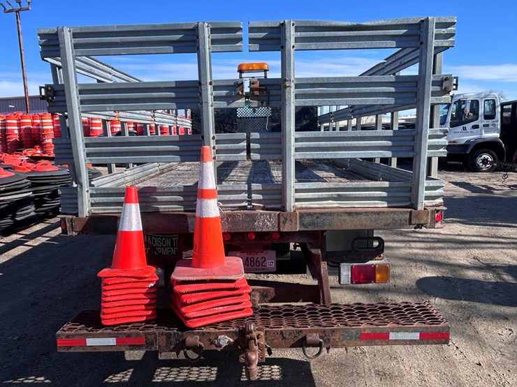 2012-isuzu-npr-image-4