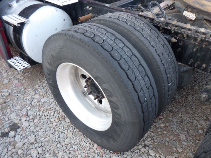 2020-volvo-vnl-760-image-16