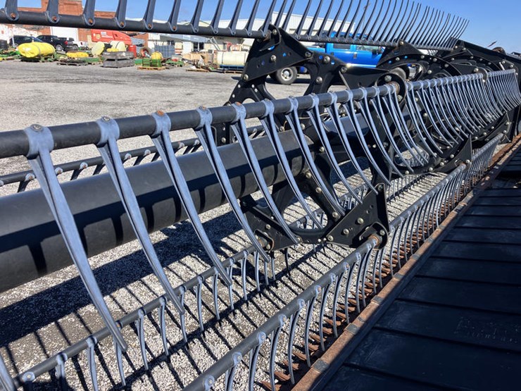 new-holland-84c-image-5