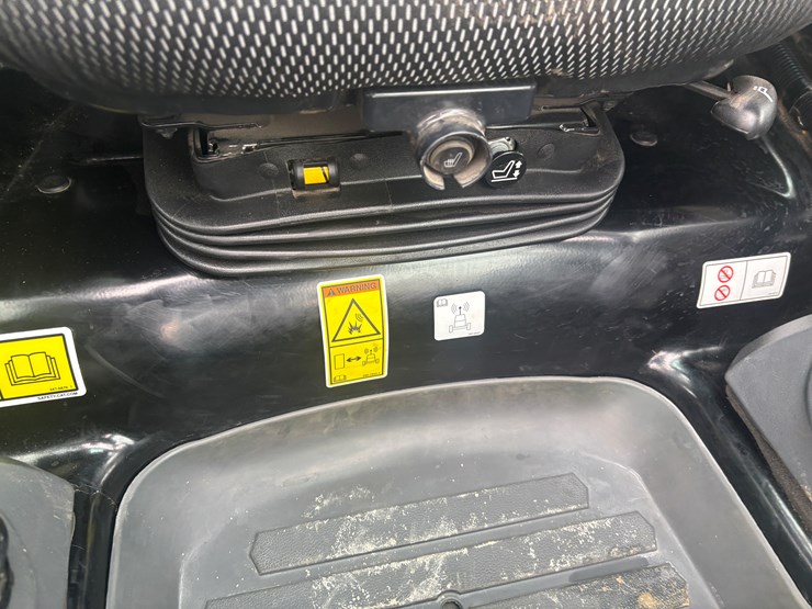 2023-caterpillar-289d3-image-35