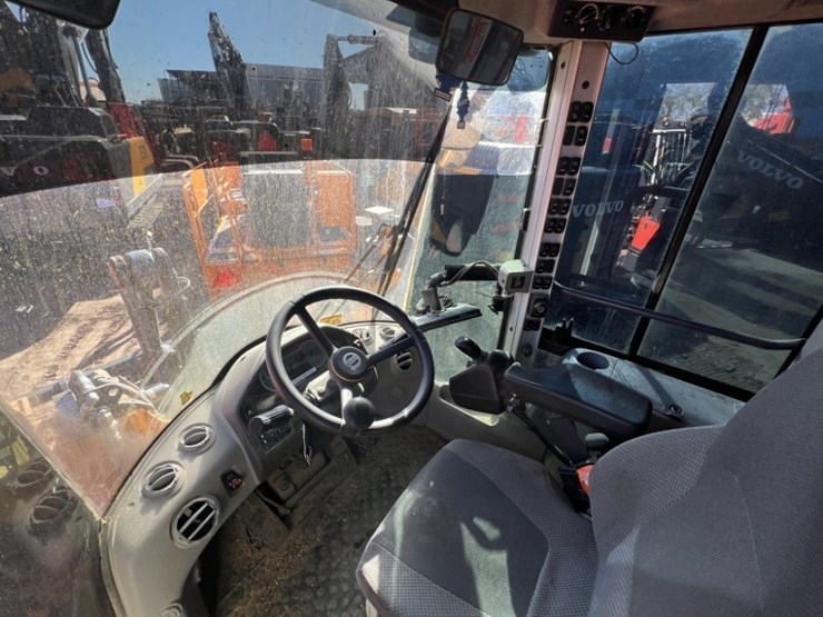 2022-volvo-l90h-image-16