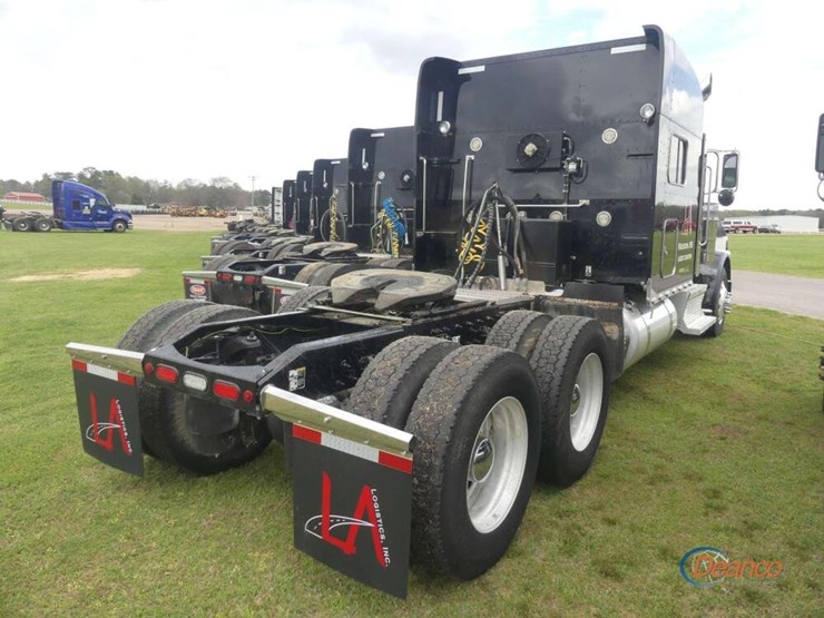 2020-peterbilt-389-image-2