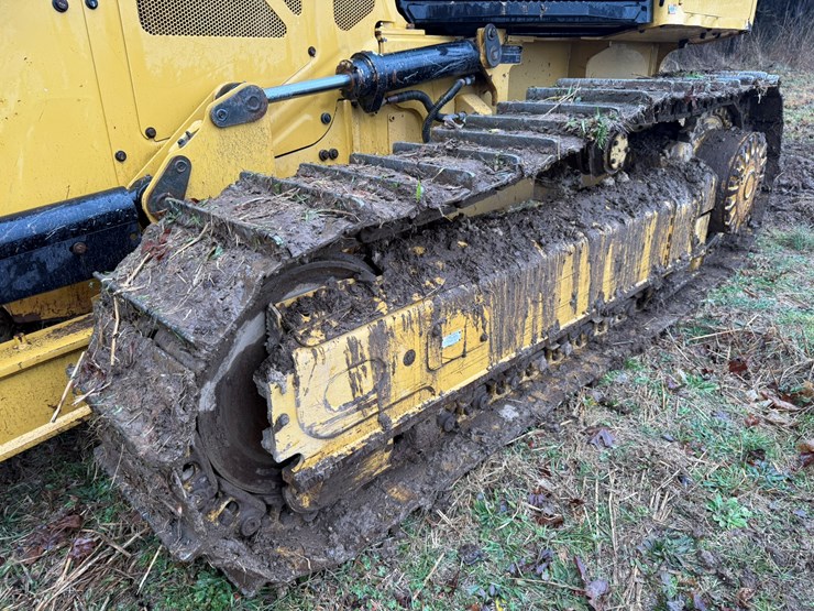 2023-caterpillar-d1-image-48